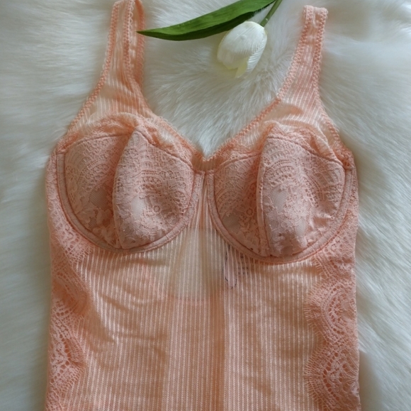 36D VICTORIA'S SECRET LINGERIE - Picture 3 of 5